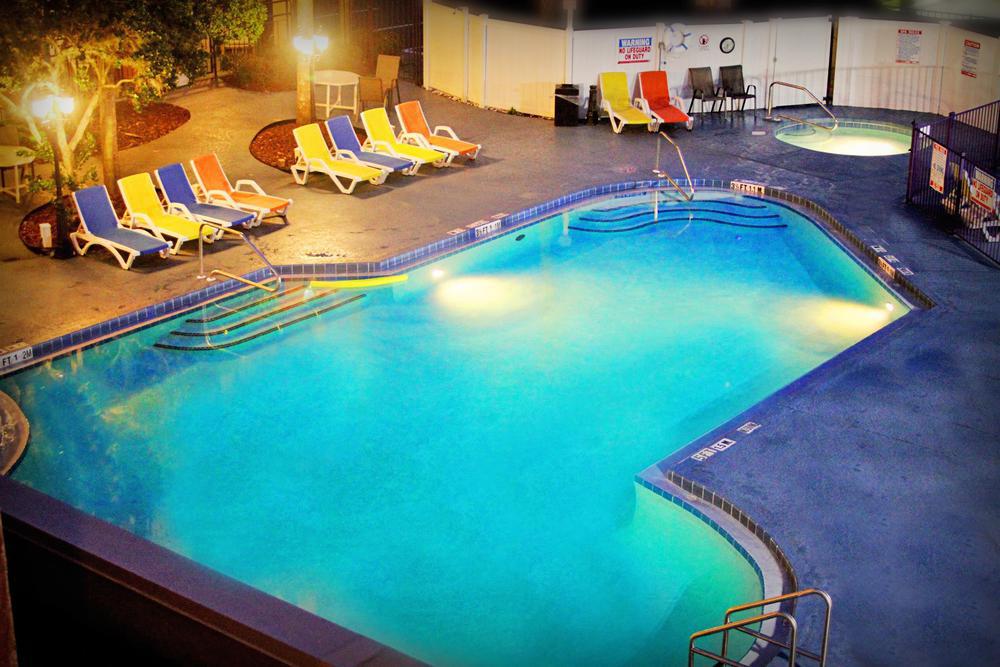 Ramada By Wyndham Kissimmee Downtown Hotel Экстерьер фото