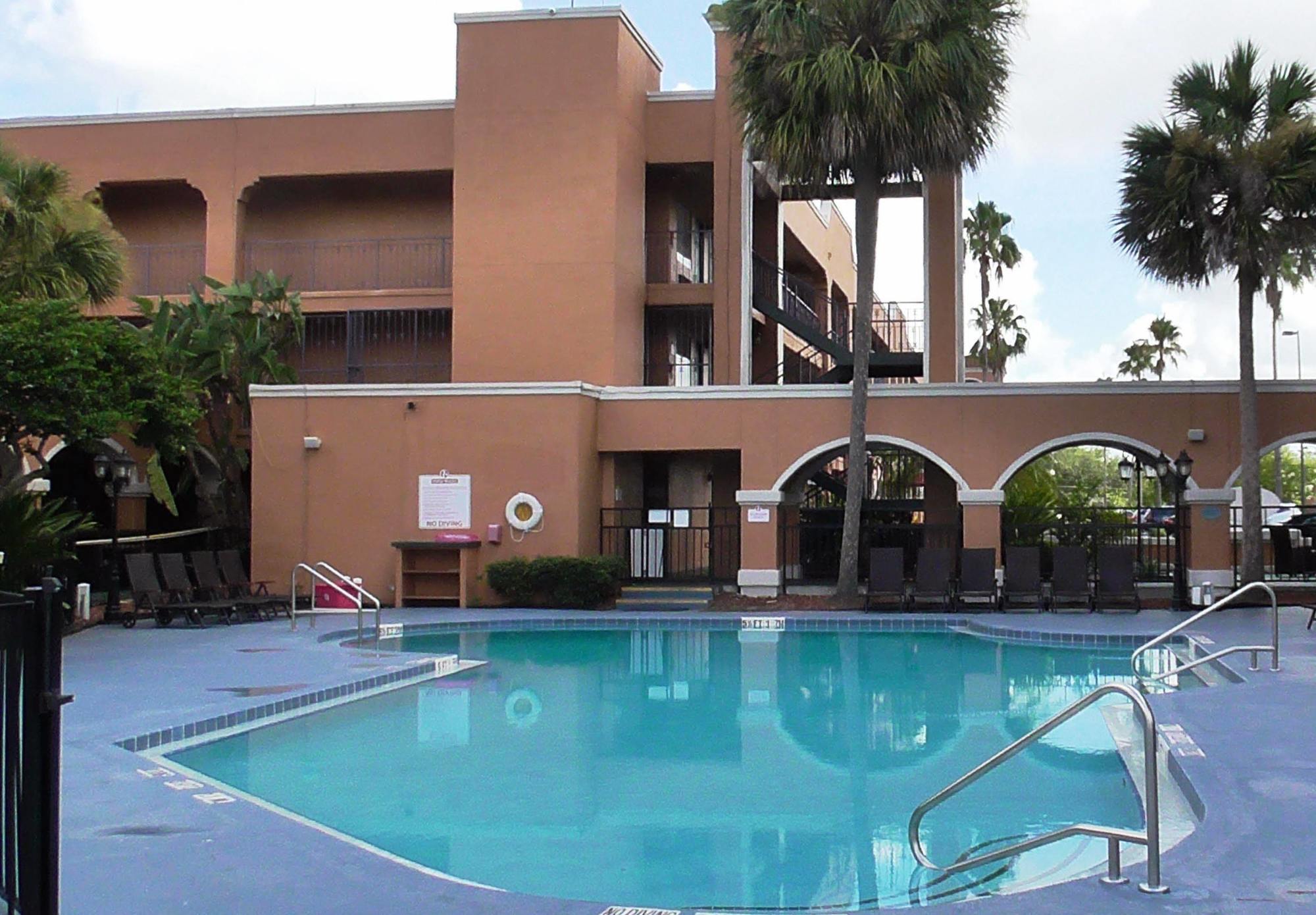 Ramada By Wyndham Kissimmee Downtown Hotel Экстерьер фото