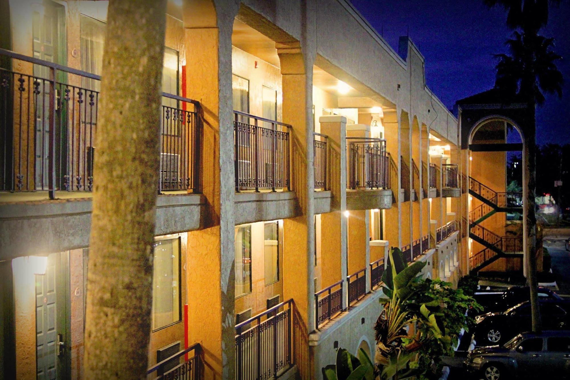 Ramada By Wyndham Kissimmee Downtown Hotel Экстерьер фото